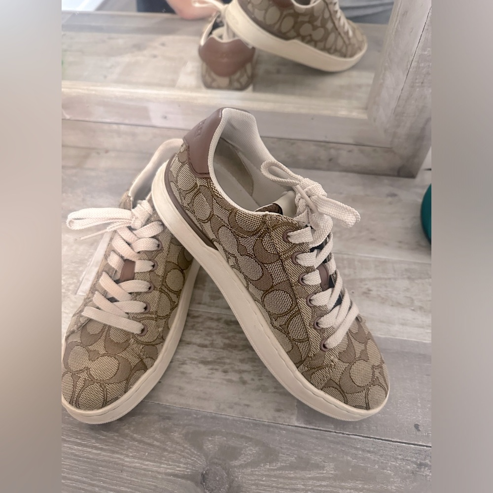 Coach Women’s (kids)  Clip Low-Top Skateboard shoes